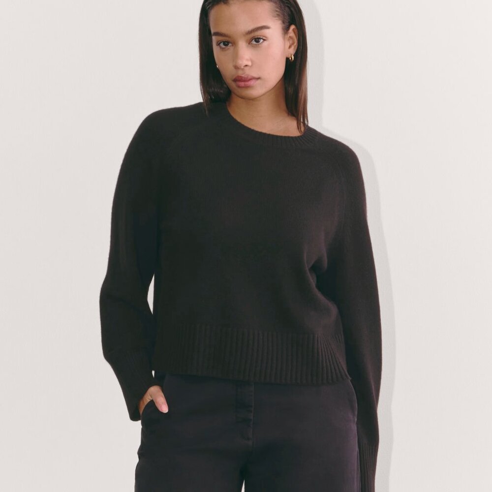 The Boxy Crew in Cashmere - Everlane - Black - Size M